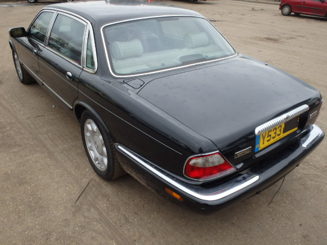 Breaking DAIMLER DAIMLER, DAIMLER V8 AUTO Secondhand Parts 