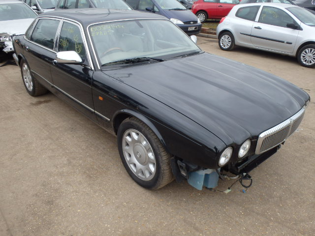 DAIMLER DAIMLER Breakers, DAIMLER V8 AUTO Reconditioned Parts 