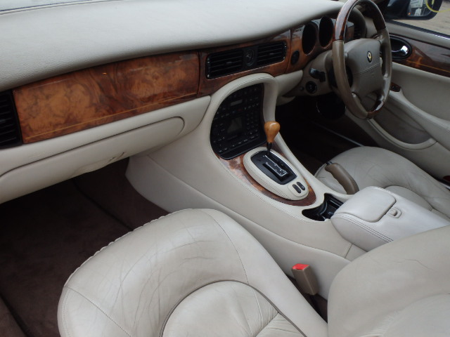 DAIMLER DAIMLER Dismantlers, DAIMLER V8 AUTO Car Spares 