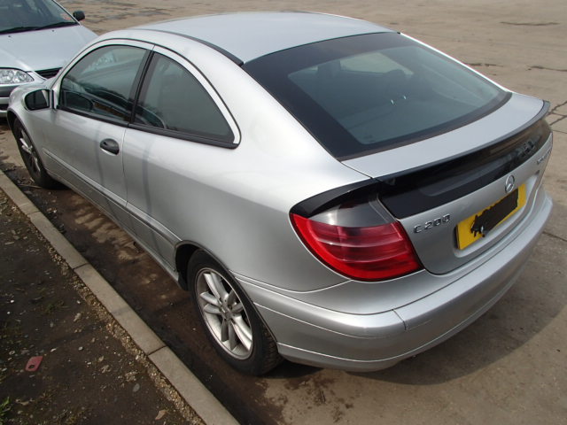 Breaking MERCEDES C200, C200 KOMPR Secondhand Parts 