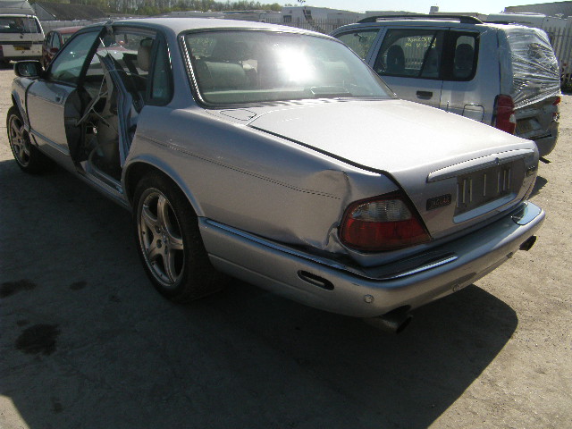 Breaking JAGUAR XJR, XJR V8 AUT0 Secondhand Parts 