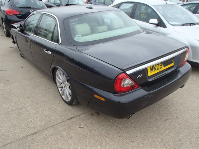 Breaking JAGUAR XJ, XJ EXECUTIE Secondhand Parts 