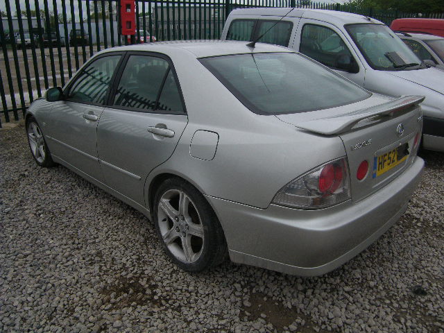 Breaking LEXUS IS200, IS200 SE Secondhand Parts 