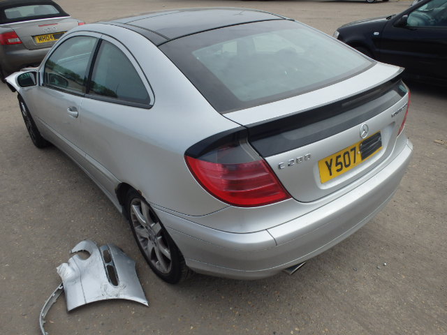 Breaking MERCEDES C200, C200 KOMPR Secondhand Parts 