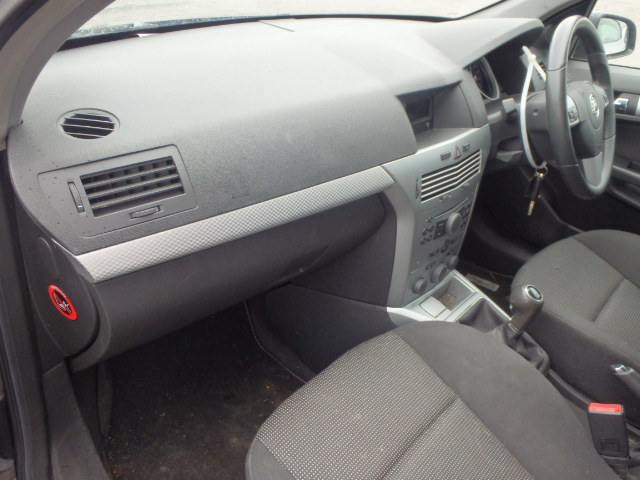 VAUXHALL ASTRA Dismantlers, ASTRA SXI Car Spares 