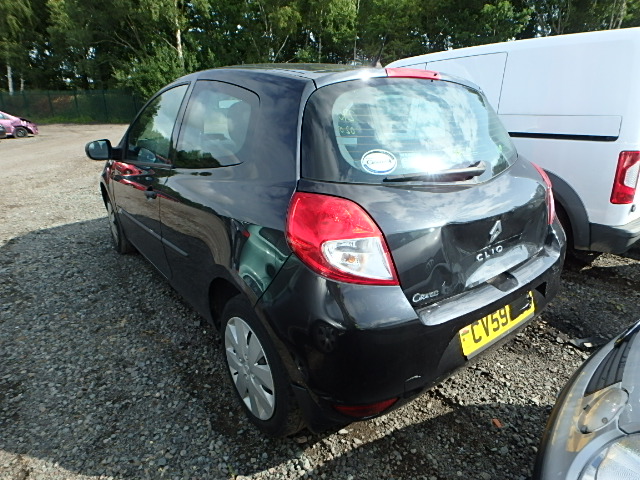 Breaking RENAULT CLIO, CLIO EXTREME Secondhand Parts 