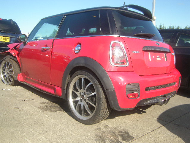 Breaking MINI COOPER, COOPER S Secondhand Parts 