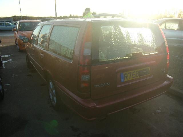 Breaking Volvo V70, V70 10V Secondhand Parts 