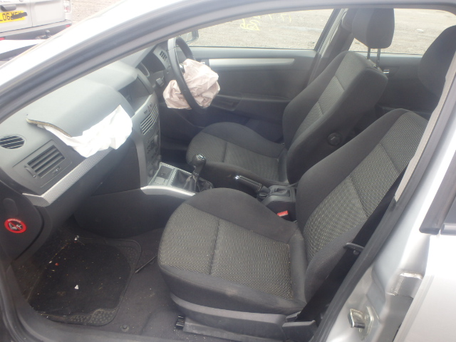 VAUXHALL ASTRA Dismantlers, ASTRA SXI Car Spares 
