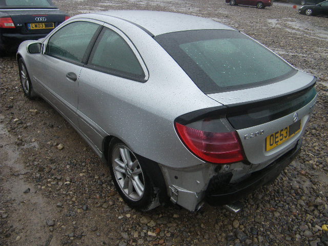 Breaking MERCEDES C200, C200 KOMPR Secondhand Parts 