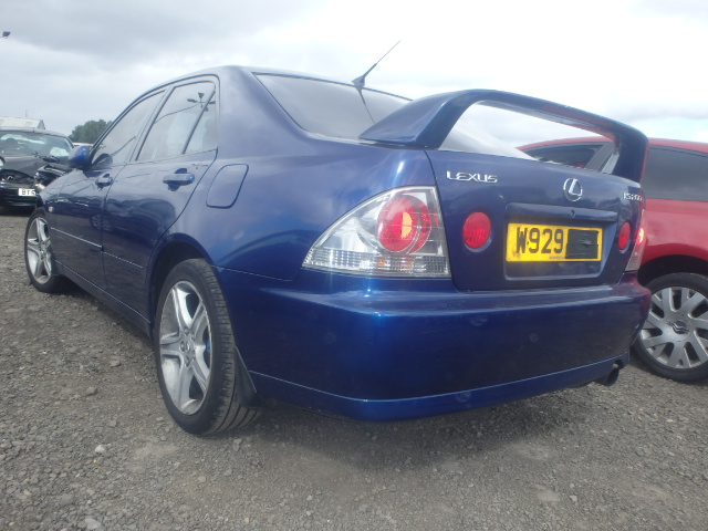 Breaking LEXUS IS200, IS200 SE A Secondhand Parts 