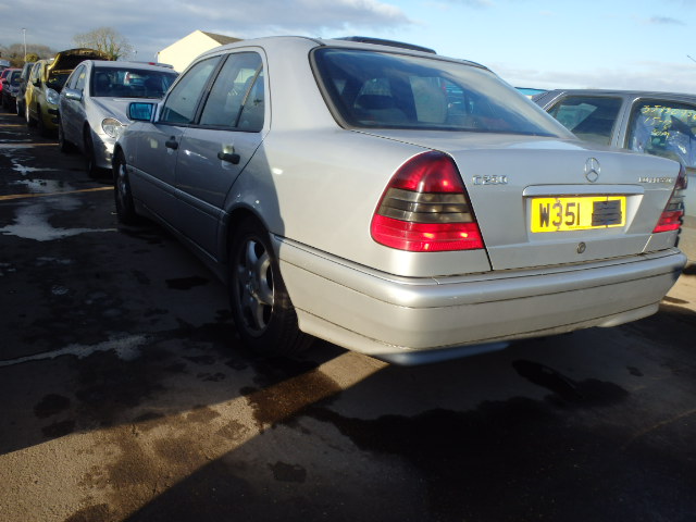 Breaking MERCEDES C230, C230 KOMPR Secondhand Parts 